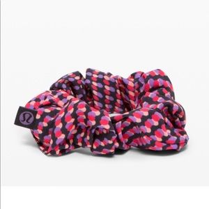 Lululemon Uplifting Scrunchie SeaWheeze NWT